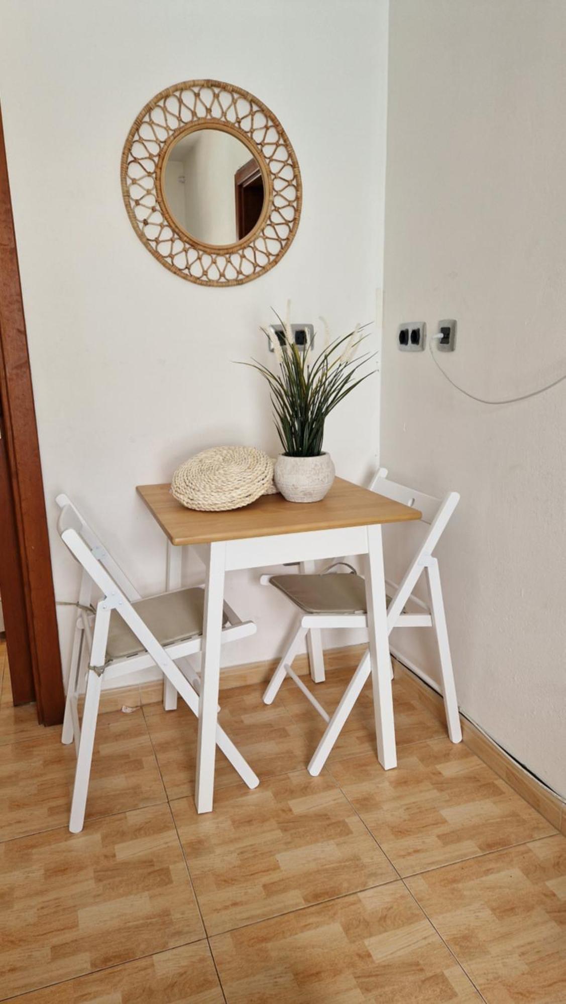 Lukite House Tias
